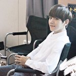 내가 좋아하던 우리 담임쌤 <b>옆</b>에 앉아계시던 백현쌤과 <b>눈</b>이 마주쳤다