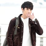 공항패션 <b>끝판</b>왕 이수혁
