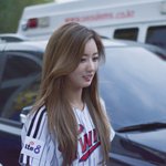 유니폼 입고 <b>시구</b>한 女아이돌