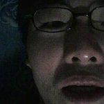 지친어깨를 돌아서 내려오는 달빛을 본다~~