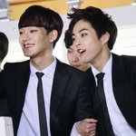 [EXO] 시우민이 <b>팔짱</b>끼는거 첨보네