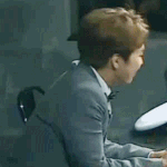 [EXO] 장탐정 보는 시우민 눈빛.<b>gif</b>