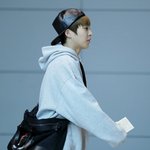 <b>소매</b> 속에 손을 숨긴 아이돌들