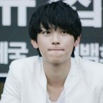 입술로 꾹꾹<b>이하</b>는 男 아이돌