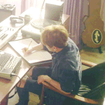 [백현] 백현이 마이크대신  <b>연필</b>