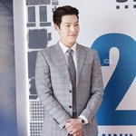 수트입은 男배우 빛나는 <b>자태</b>