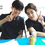 [시우민] +싸인<b>회장</b>에서 브이하는 시우민 ㅋㅋ
