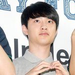 [EXO] 디오는 <b>사각</b>턱이라서 밑에서찍으면안되는데.....