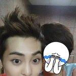 [시우민] 시우민 이 <b>사진</b> 뭐야 ㄷㄷ