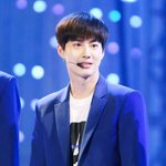 [EXO] 야 다른 아이돌들 파란<b>수트</b> 많이 입었어?