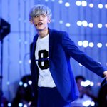 탈색을 하니까 분위기가 한층 더 묘해진 찬열