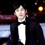 <b>턱시도</b> 입은 男아이돌들 미모