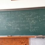 [드루와] 졸업한 선배들이 <b>칠판</b>에