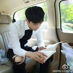 [EXO] ㅅㅂ 장사장 지 차에서 발 뻗고자도되듯