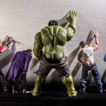 영웅 피규어들의 <b>리얼</b>한 일상