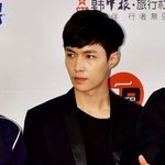 [EXO] 까는게 아니고 얘 진짜 <b>인상</b> 바뀌지않음?