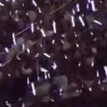 [EXO] 경광봉이랑 공식봉 <b>크기차이</b>봐ㅋㅋㅋㅋㅋ