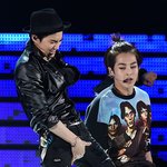 [EXO] 시우민의 <b>시선</b>과 리더(기사사진)