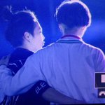 [시우민] <b>퇴장</b>하면서도 소속사동생이랑 종알종알 >.<