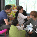 [EXO] <b>사탕</b>먹여주는 움짤