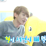 [EXO] 서언이<b>한테</b> 장난치는 백현이 ㅋㅋ