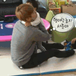 [백현] 아기를안는 백현이의 <b>섬세</b>한