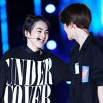 [EXO] 시우민 웃는거 보는건데....