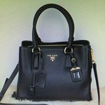 <b>프라다</b> 가방 아시는분 답변좀 ㅠㅠ