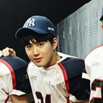 [EXO] 김준면존나 <b>미식</b>축구단 리더포스지려ㄷㄷㄷ