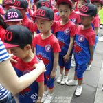 [EXO] 중국 <b>초딩들</b> 엑소 모자 쓴거 ㅋㅋ