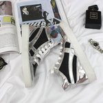 <b>캐주얼</b>한 라이프 스타일에 어울리는 여자 스니커즈