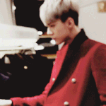 [EXO] <b>옷가게</b>를 갔는데 이런 남자가 <b>옷</b>을 고르고 있다면