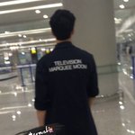 [EXO] 공항에서 멤버들이랑 장사장 따로<b>다님</b> ㅋㅋ