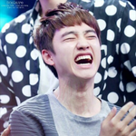 [EXO] 경수 목에 이거 왜이래?