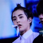 [EXO] 시우민 마이크에 <b>휴지</b> 끼운거 ㅋㅋ