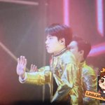 [EXO] 디오 아이돌맞냐? 길거리에 지나가는 아저씨 수준