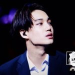 [카이] 종인이 <b>턱</b><b>선</b> ㅠㅠ