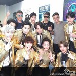 [EXO] 콘서트 주인공과 사진 찍고 싶었던 콘서트 <b>스탭</b>