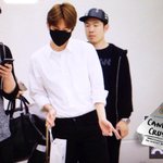 [백현] 백현이 <b>공항</b>에서 왓 댄스?