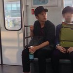 공공 장소에서 <b>포착</b>된 아이돌