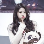 애교만점 女아이돌 사진 <b>포즈</b>