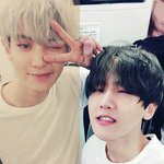 [EXO] 나 오줌끼 존나잘<b>빼지</b>ㅋㅋㅋ