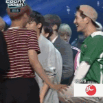 [EXO] 애들이 <b>선배</b>된거 실감나는 움짤