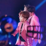 [시우민] <b>핑크</b>수트 입은 시우민 보고 가~