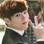 팬 <b>애틋</b>하게 바라보는 아이돌