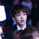 <b>아련</b>한 눈빛 보내는 男아이돌