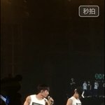 [EXO] 김종인 존나간단하게 턱 하고올려놓는데 존웃ㅋㅋㅋㅋㅋㅋ...