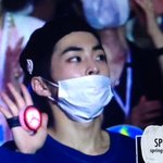 [시우민] 고등어탈을 벗고 관람<b>모드</b> 시우민 ㅋㅋㅋ