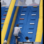 [카이] 종인이 <b>미끄럼</b>틀 올라가는거봐