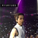 [시우민] 시우민 콧날에 <b>베일</b>거같다..